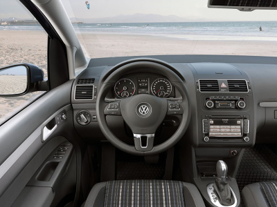 Volkswagen-touran-3.jpg